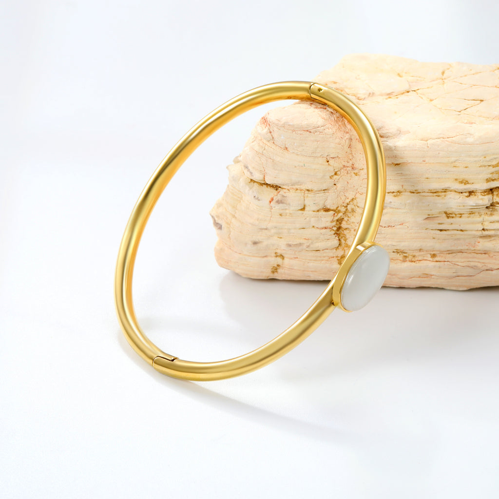 11.1*15.4mm oval white cat's eye line 3.9+outside 57.9*outside 68.5mm hard bracelet gold color