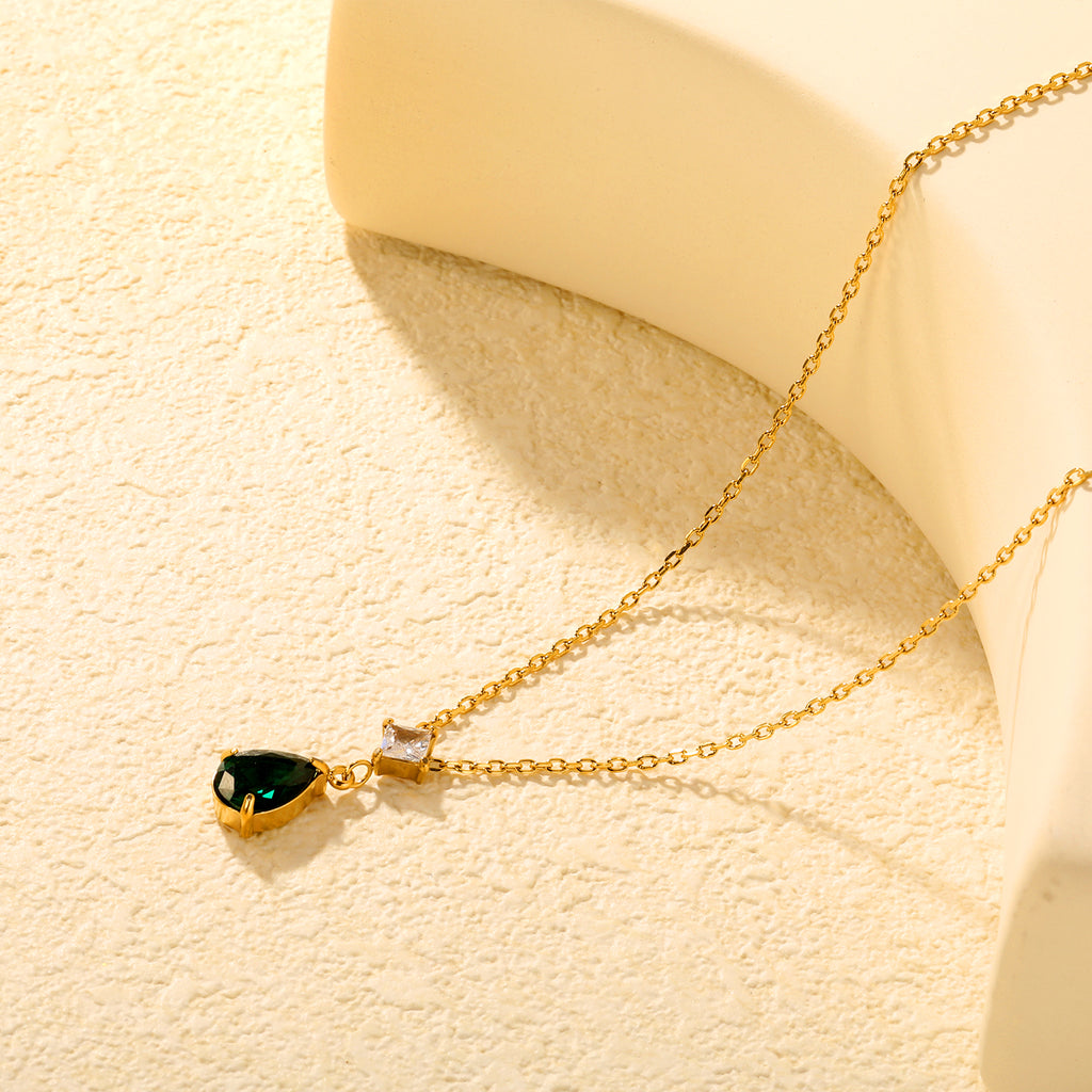 5mm square diamond + 8*11mm green teardrop diamond 0.4ct Angled chain with round pendant Necklace in gold/steel