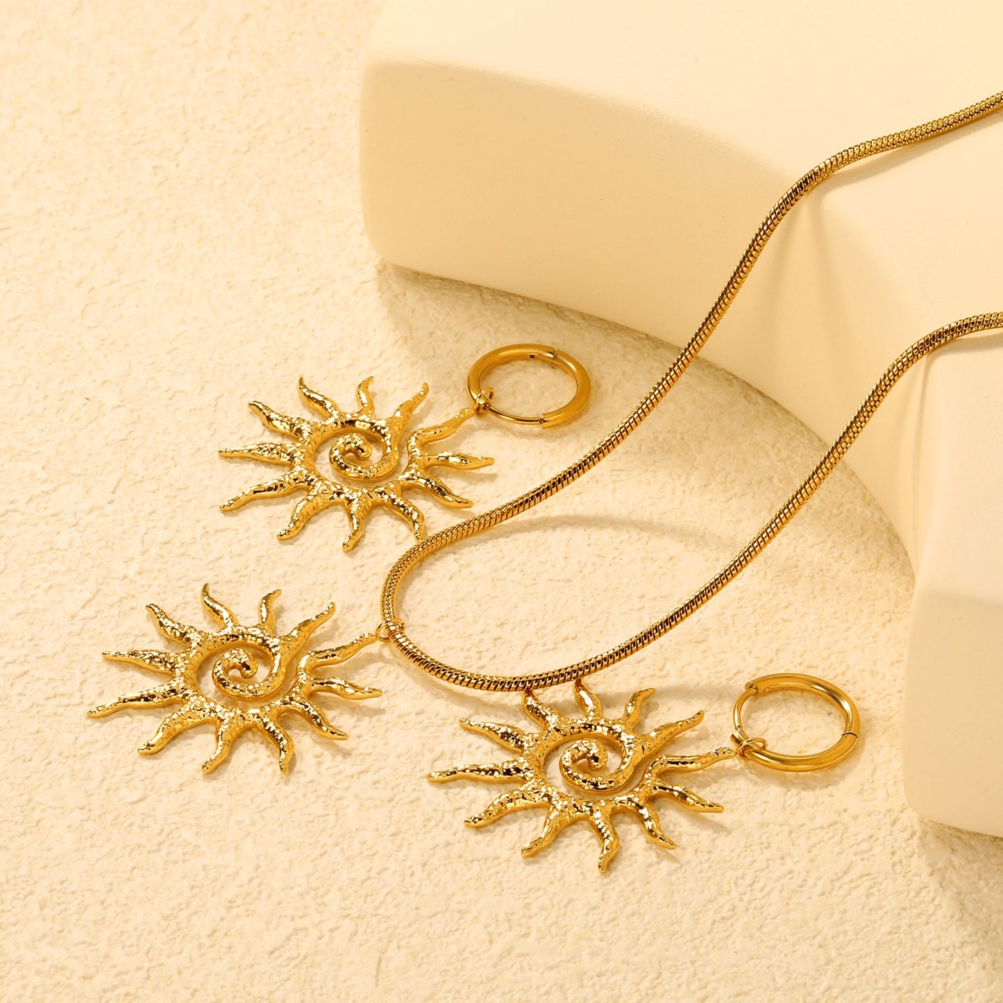 Hollow spiral sun set, gold. Earrings: 2.0 x 12mm. Pendant: 33.4 x 37mm. 2mm spring round snake chain 40+5cm + round pendant. asonjewelry