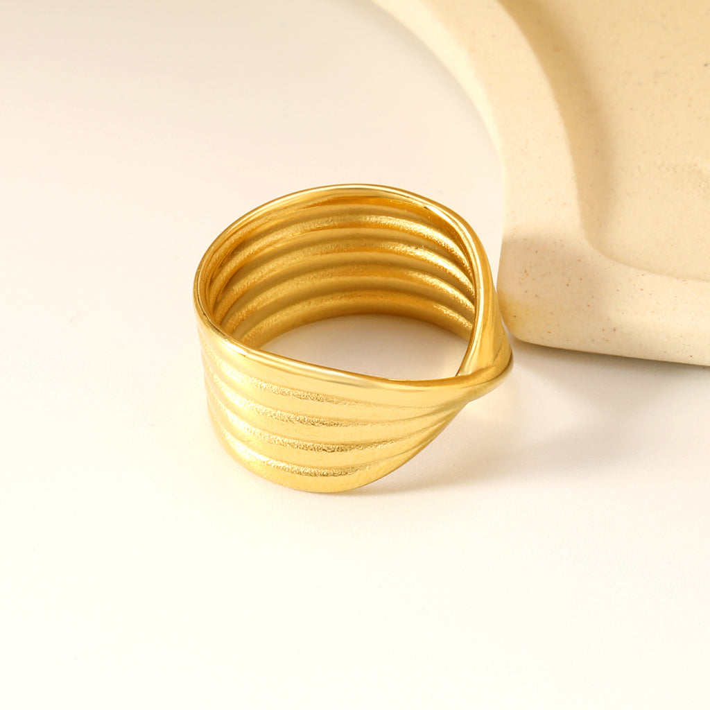 Stainless Steel Interwoven Gold Ring: Stylish Wholesale Jewelry for Elegant Adornment