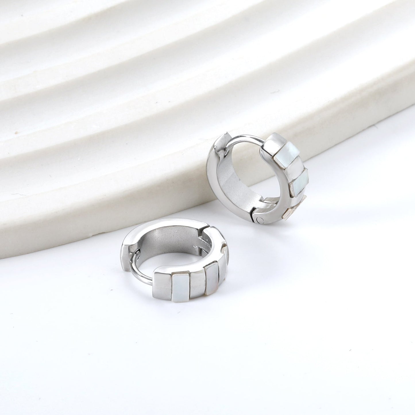 Round Earrings with White Seashells 4*12mm asonjewelry