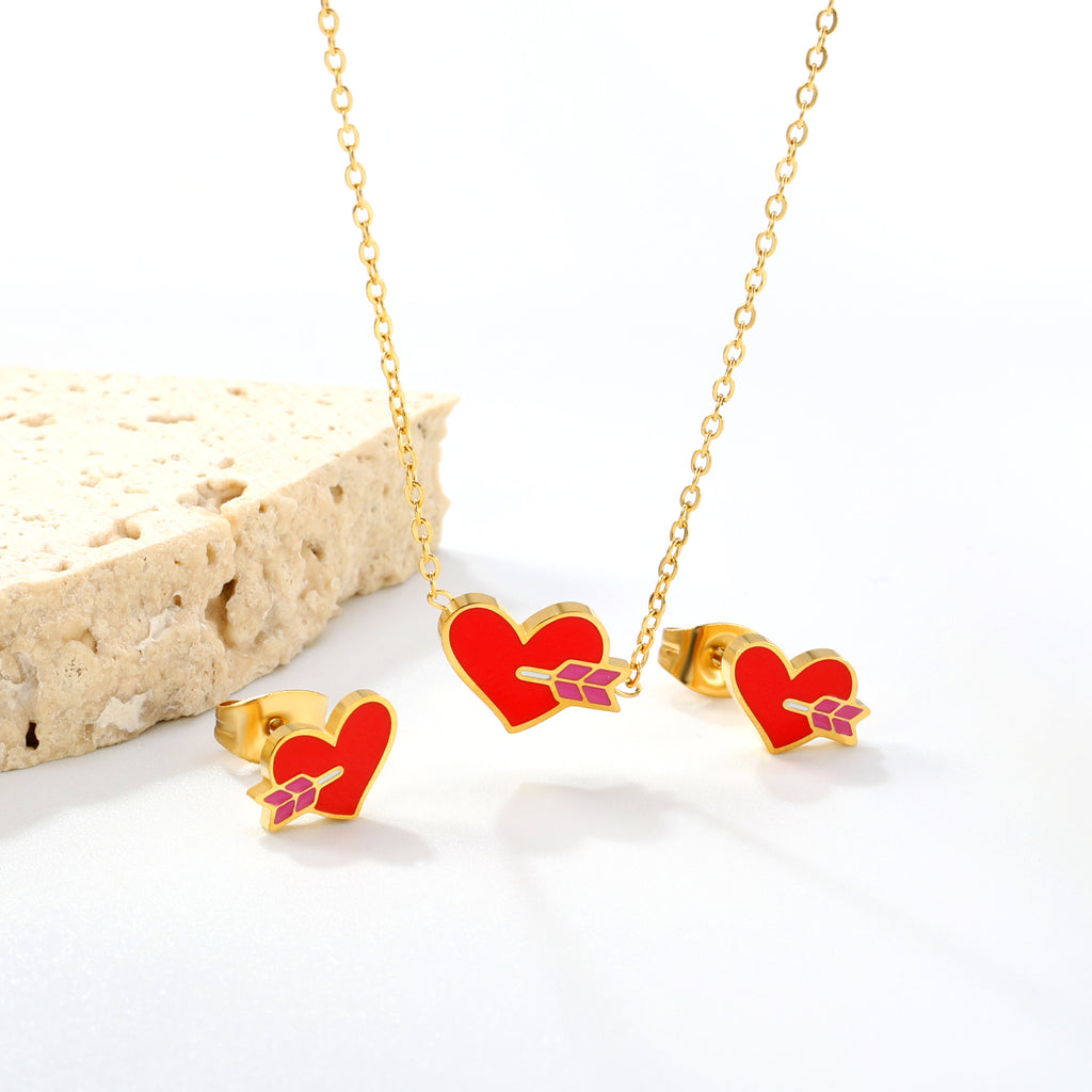 Center Arrow Heart Set Gold Earrings: 9.5*6.6mm Pendant: 11.7*8mm 0.3 Cross Chain 40+5cm+6mm Round Plaque