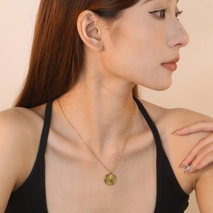 Diamond-set pentagram cast-craft necklace, gold