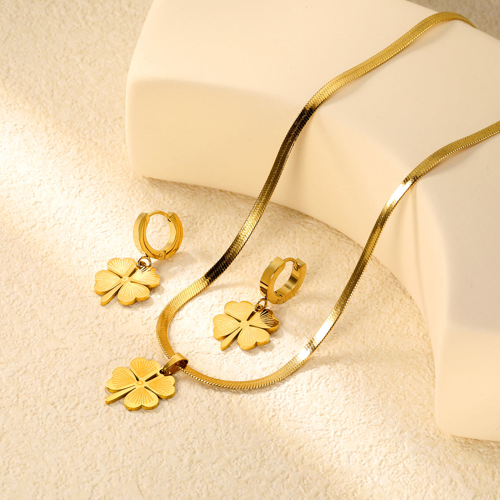 Four Leaf Clover Necklace Earring Set Gold Earrings: 15.8*18.3mm Pendant: 15.8*18.3mm3.2 Push Dense Chain 40+5cm+6mm Round Tail Plaque