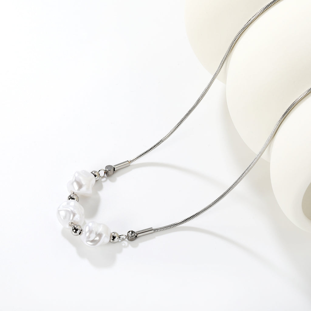 3 imitation pearls + 4 steel beads + round snake chain with round pendant Necklace in steel/gold