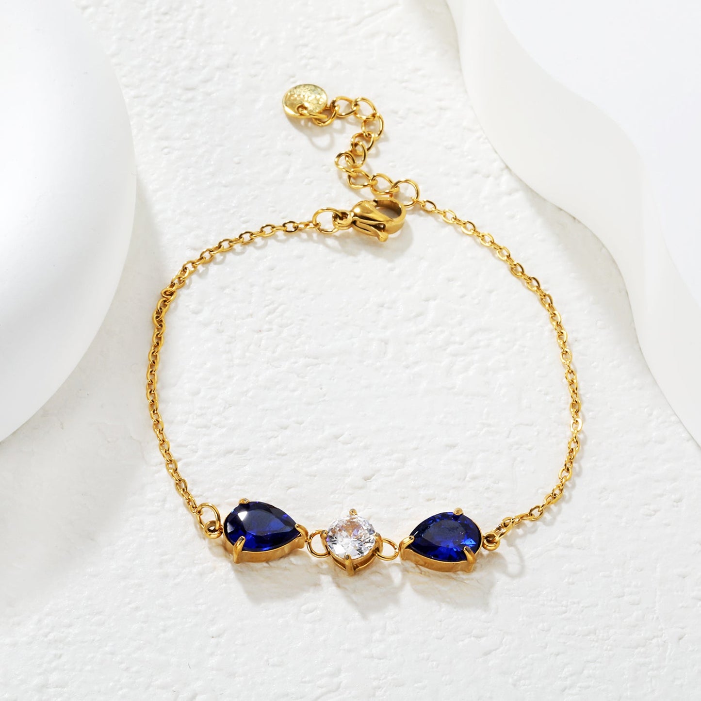 7*9mm pear-shaped white/blue diamonds, 7mm round white diamond, cross chain 18+3cm + 6mm round pendant tag, bracelet, gold asonjewelry