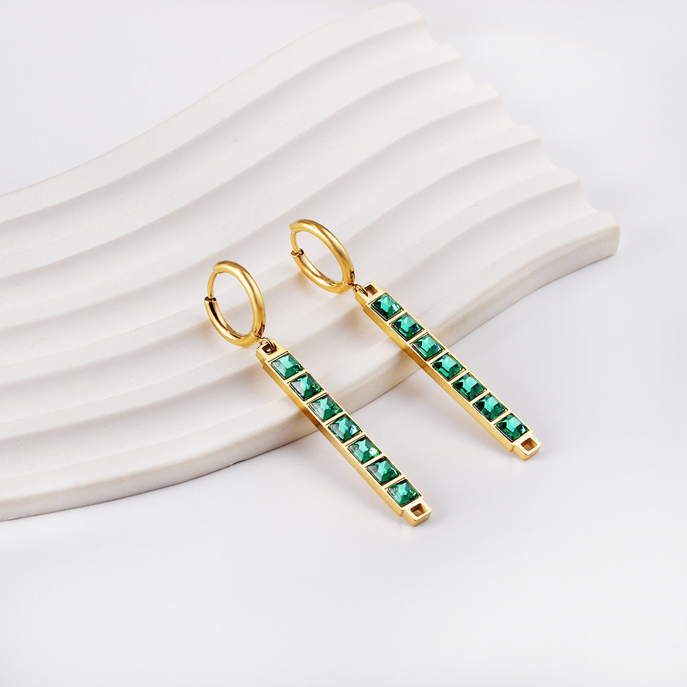 Boucles d'oreilles cercle 2x13 mm avec diamants verts baguette