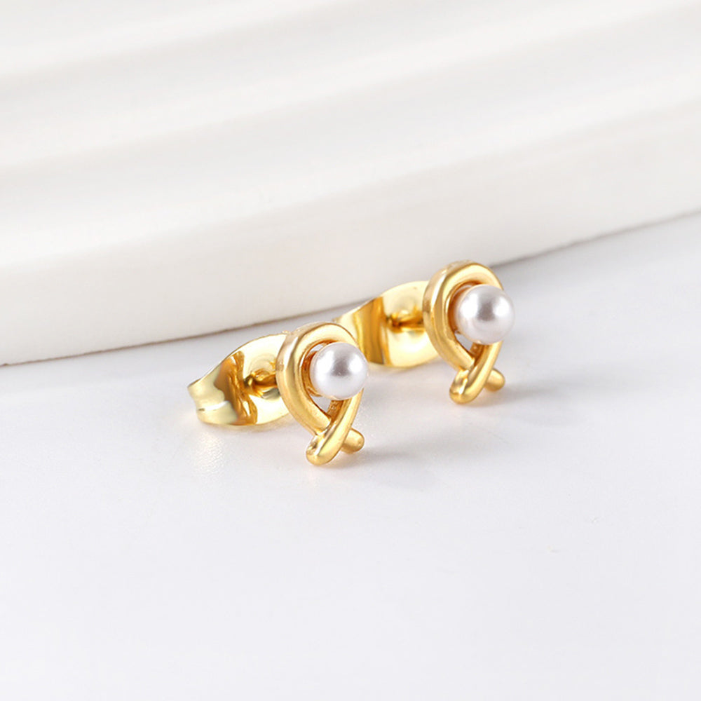 Pendientes talla pez con perlas blancas