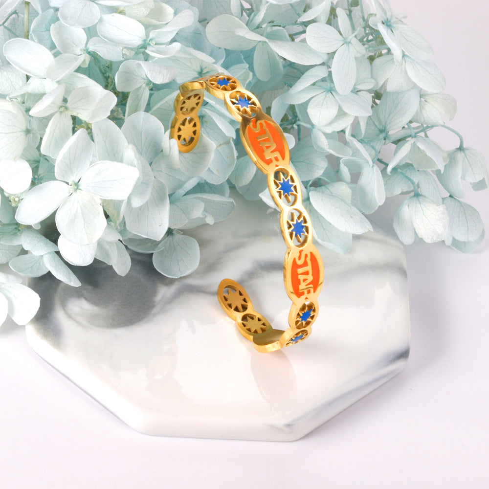 Hard bangle with many colors on the surface with drops of oil and shells in open gold color asonjewelry