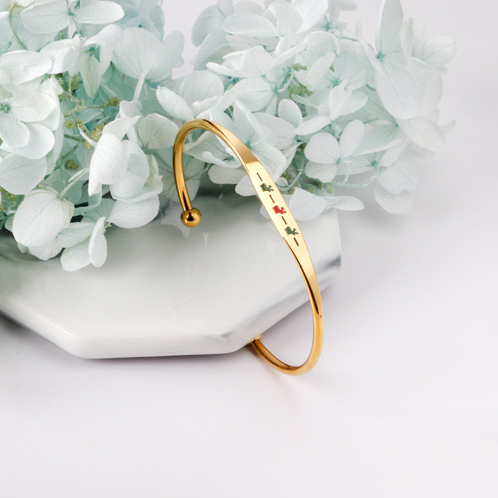 Hard bracelet with oil-drip pattern on gold-colored surface asonjewelry