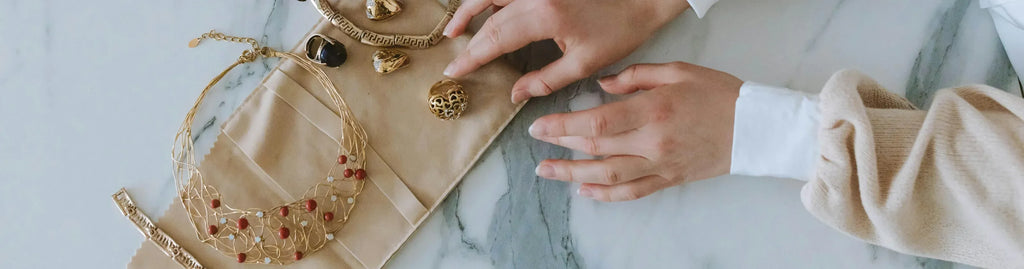 How to Successfully Retail Stainless Steel Jewelry — From Product Selection to Sales