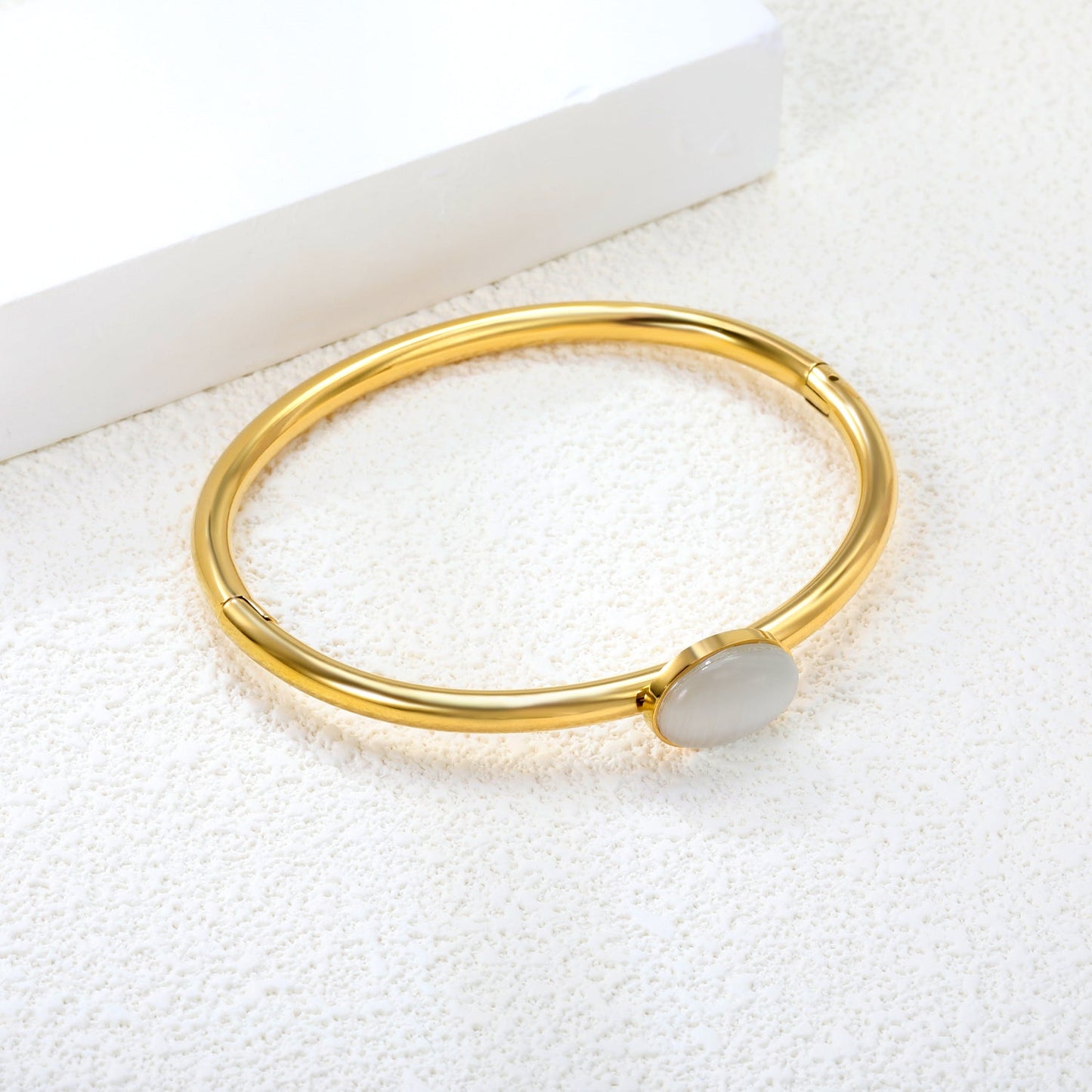 11.1*15.4mm oval white cat's eye line 3.9+outside 57.9*outside 68.5mm hard bracelet gold color asonjewelry