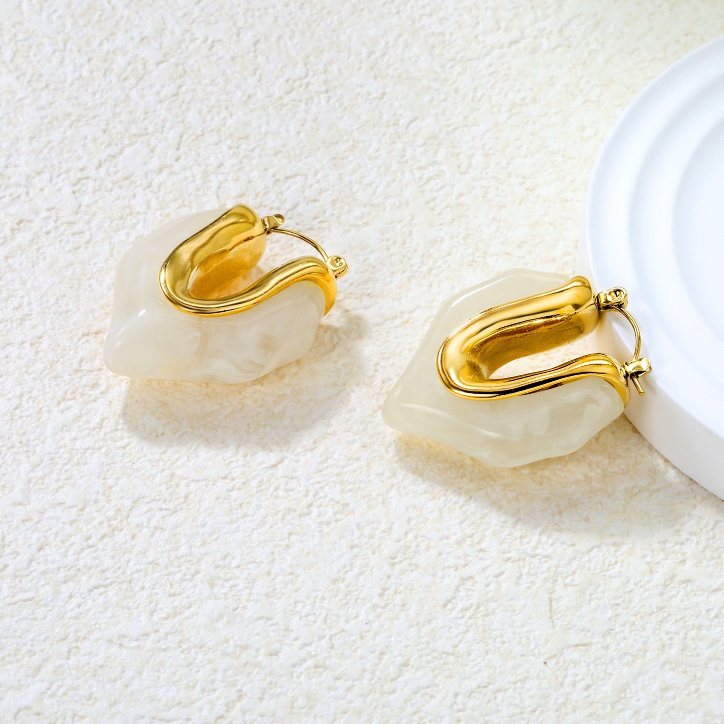 25.6*29.7mm irregular V-shaped white/transparent black/amber resin ear clips gold color asonjewelry