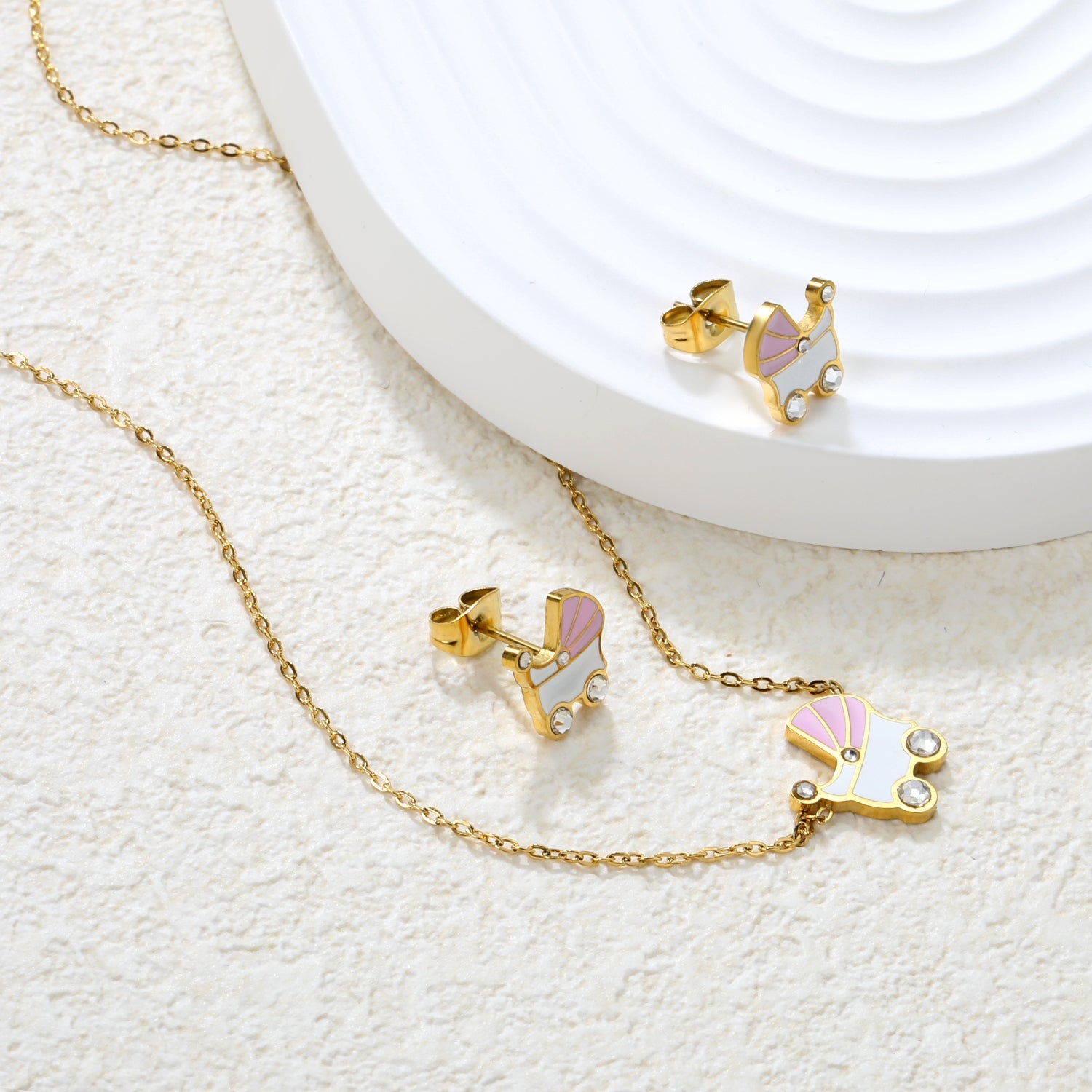 Pink and white rocking bed oil-dripping set with diamonds. Earrings: 9.8 x 10mm. Pendant: 10.5 x 12mm. 0.3mm cross chain 42+5cm + 6mm round pendant. Gold/steel color. asonjewelry