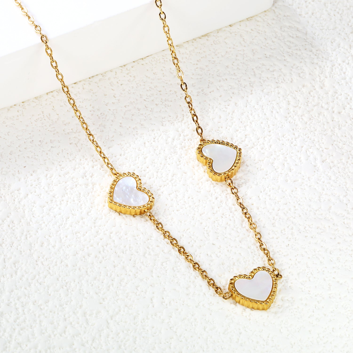 10.7*10mm beaded edge heart-shaped sticky white shell necklace 40+5cm+6mm round plate Gold color asonjewelry