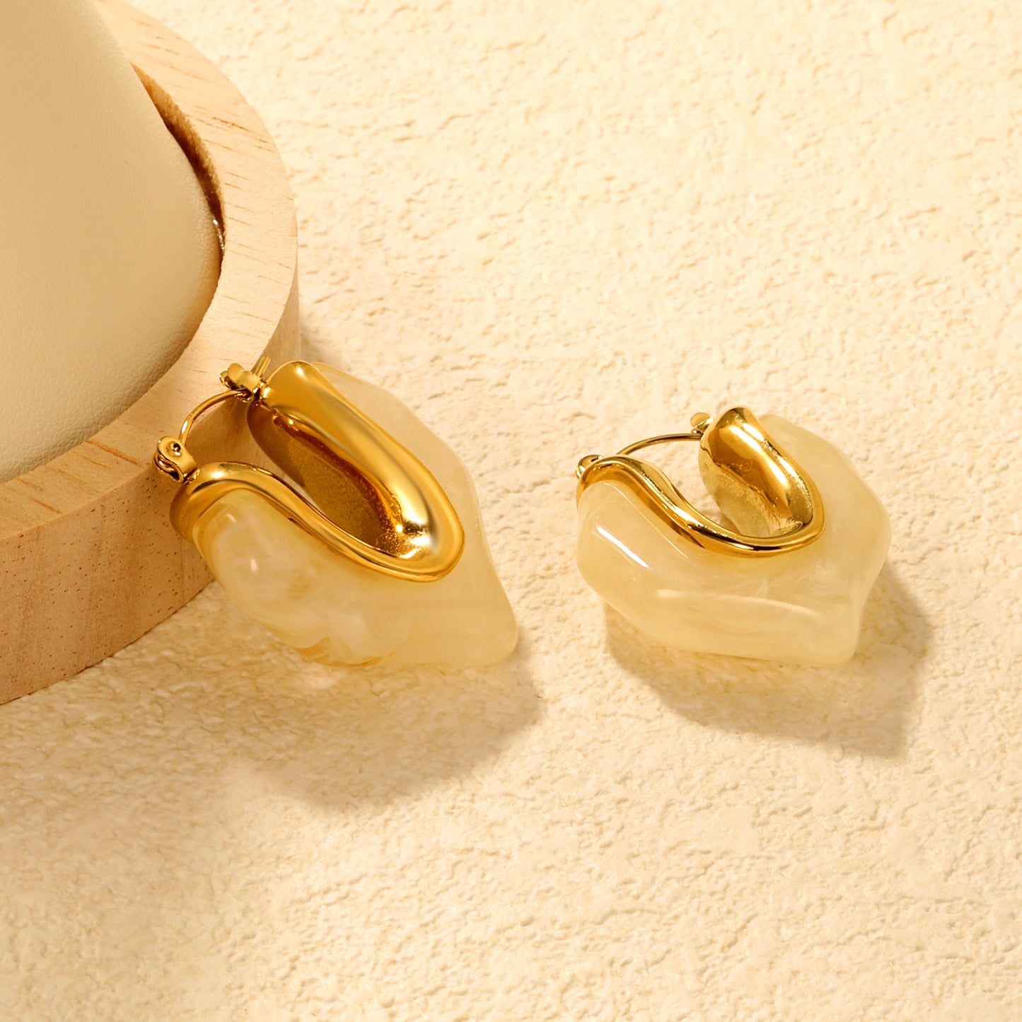 25.6*29.7mm irregular V-shaped white/transparent black/amber resin ear clips gold color asonjewelry