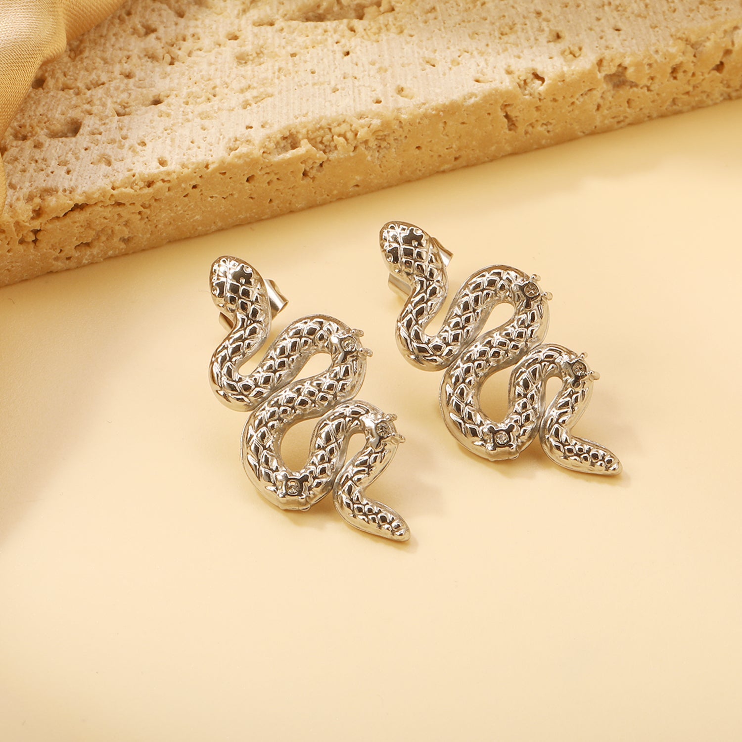 Snake with 3 White Diamonds Earrings 14.6*31.4mm asonjewelry