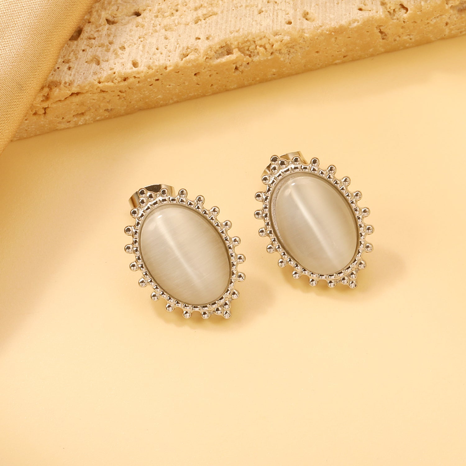 Loose Bead Edge Oval with White / Black / Red / Green Cat's Eye Stones Earrings 14.8*21mm asonjewelry