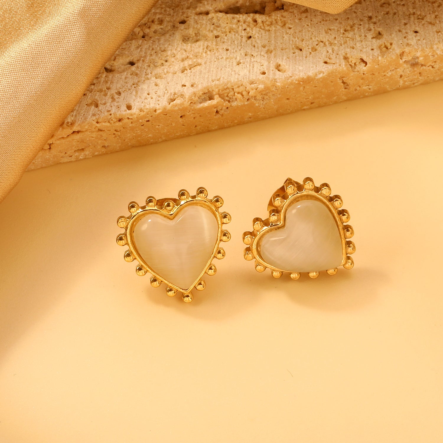 Loose Bead Edge Heart with White / Black / Red / Green Cat's Eye Stones Earrings 17.8*17.5mm asonjewelry