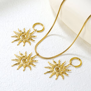 Hollow spiral sun set, gold. Earrings: 2.0 x 12mm. Pendant: 33.4 x 37mm. 2mm spring round snake chain 40+5cm + round pendant.