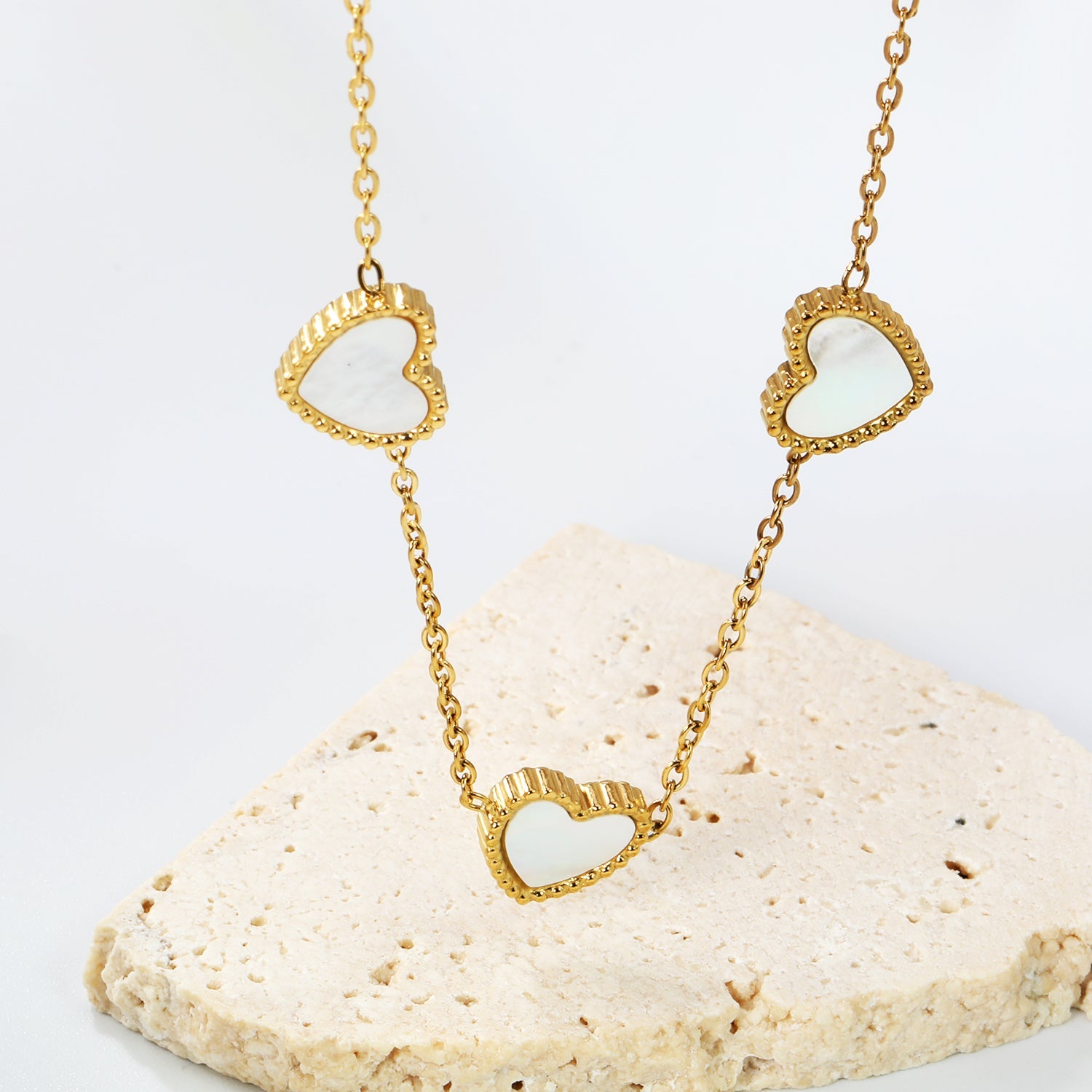 10.7*10mm beaded edge heart-shaped sticky white shell necklace 40+5cm+6mm round plate Gold color asonjewelry