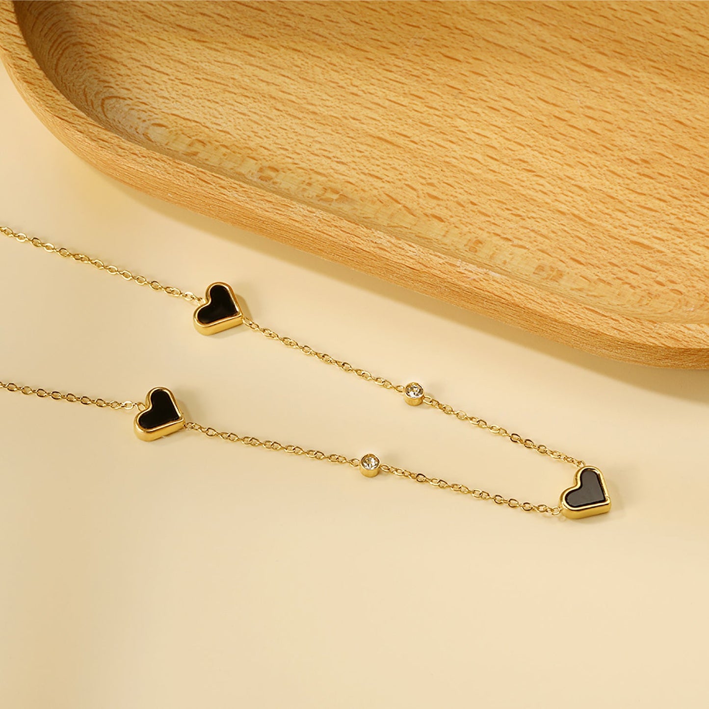 8*10mm 3 heart-shaped white/red/pink/green/black shells + 3.5mm 2 white diamond pendants 0.3 cross chain 41+5cm + 10*3mm square tag Necklace Gold asonjewelry