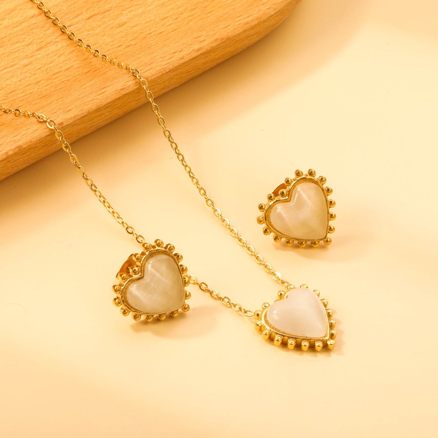 17.9*17.7mm Loose Beads Edged Heart with White Cat's Eye Stones Set asonjewelry