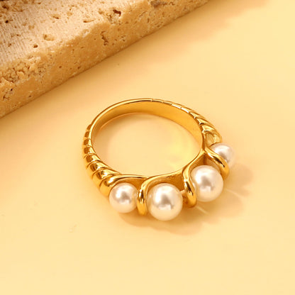 Threaded ring and 5 white pearls asonjewelry