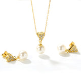 Heart-shaped white diamond + pearl set, gold. Ear studs: 8x9mm heart-shaped white diamond + 10mm pearl earring. Pendant: 8x9mm heart-shaped white diamond + 10mm pearl pendant. 0.3 cross chain 40+5cm + 6mm round pendant.
