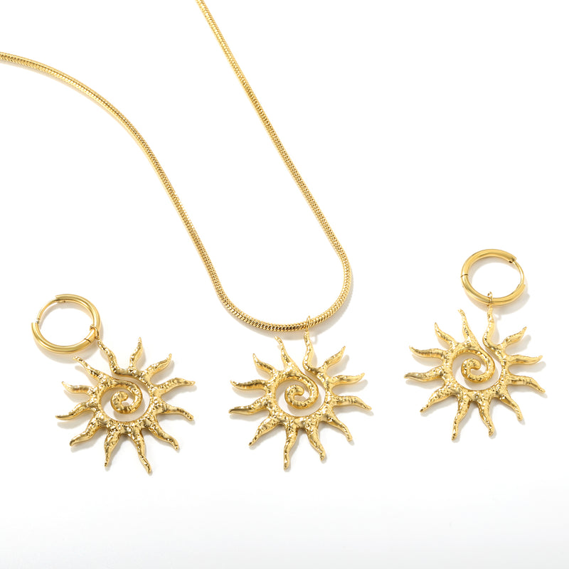 Hollow spiral sun set, gold. Earrings: 2.0 x 12mm. Pendant: 33.4 x 37mm. 2mm spring round snake chain 40+5cm + round pendant.