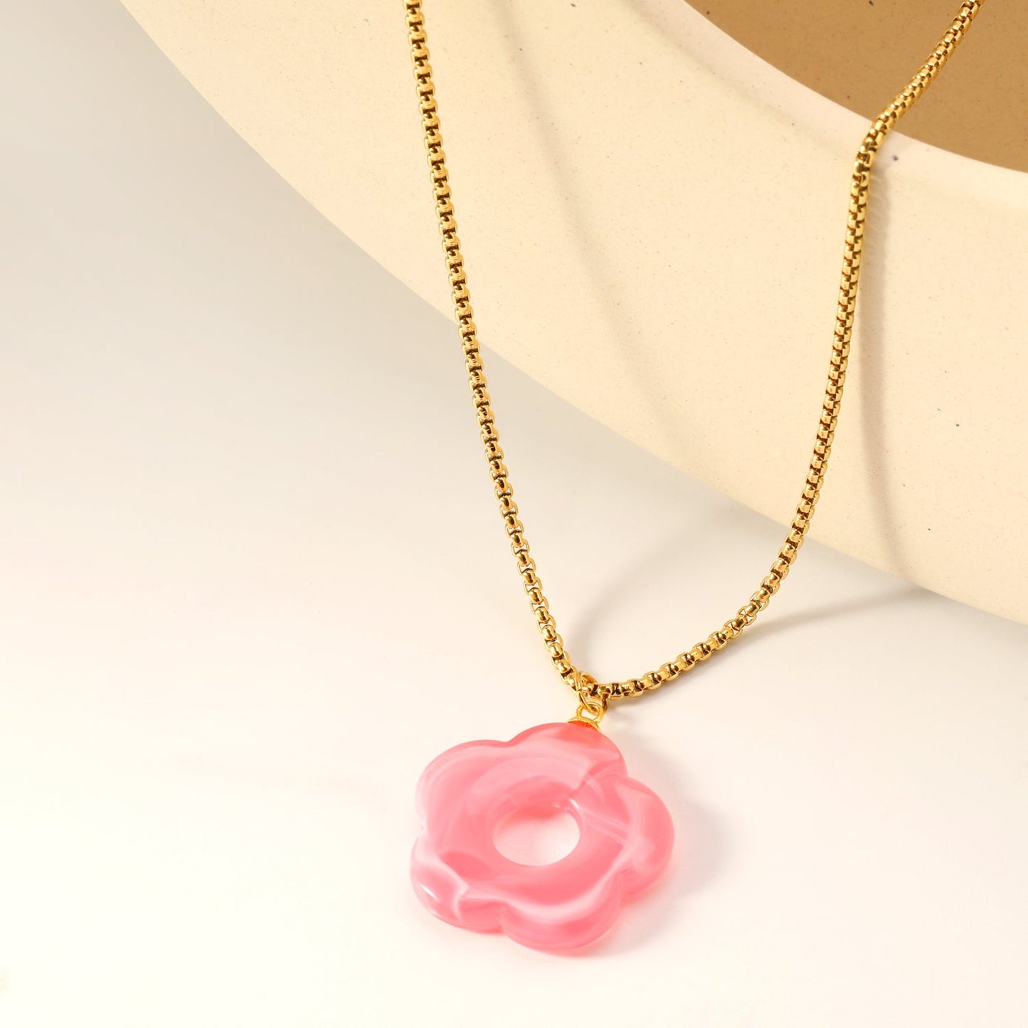 26.7mm Resin White/Red/Blue/Yellow/Coffee/Pink/Peacock Blue/Peacock Green Wreath Pendant 2.0 Square Pearl Chain*40+5cm+6mm Round Plaque Necklace GOLDEN asonjewelry