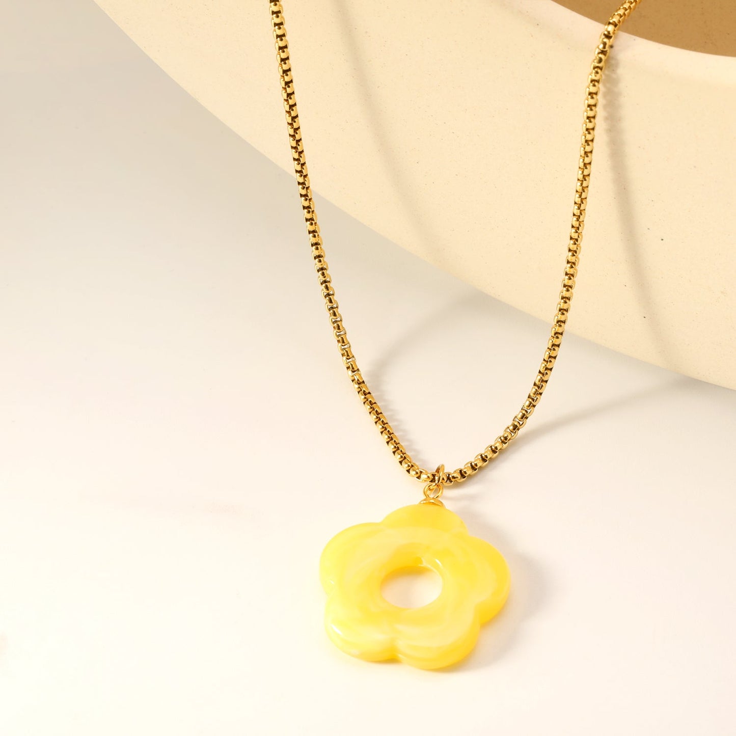 26.7mm Resin White/Red/Blue/Yellow/Coffee/Pink/Peacock Blue/Peacock Green Wreath Pendant 2.0 Square Pearl Chain*40+5cm+6mm Round Plaque Necklace GOLDEN asonjewelry