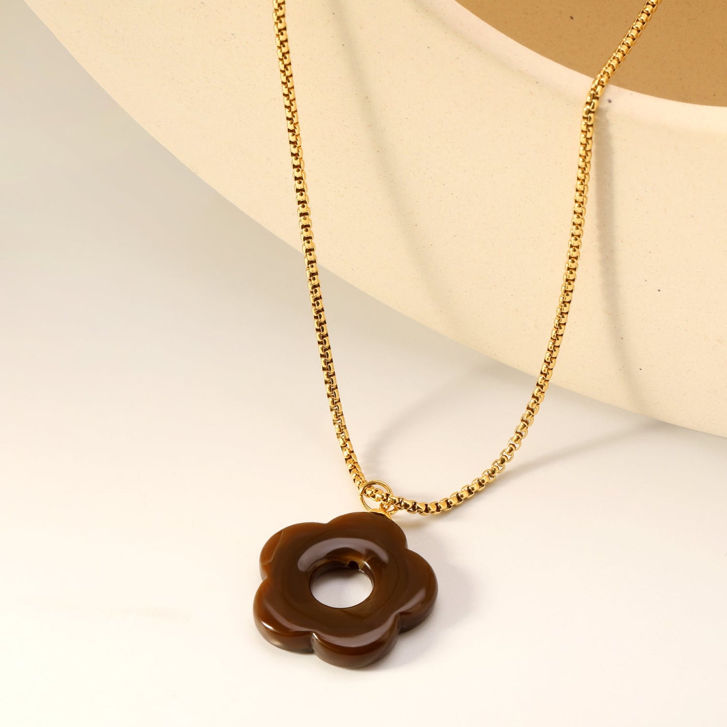 26.7mm Resin White/Red/Blue/Yellow/Coffee/Pink/Peacock Blue/Peacock Green Wreath Pendant 2.0 Square Pearl Chain*40+5cm+6mm Round Plaque Necklace GOLDEN asonjewelry