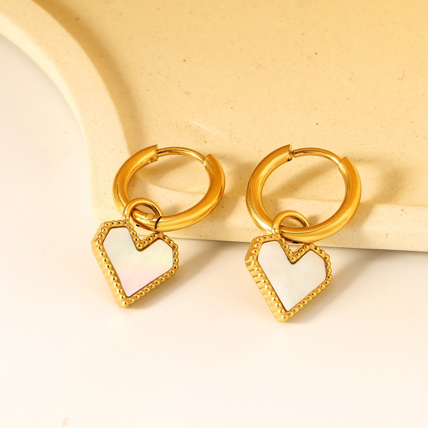 2*10mm I.D. earrings with 12.2*10.4mm heart shaped sticky white/black/red shell fittings Gold color asonjewelry