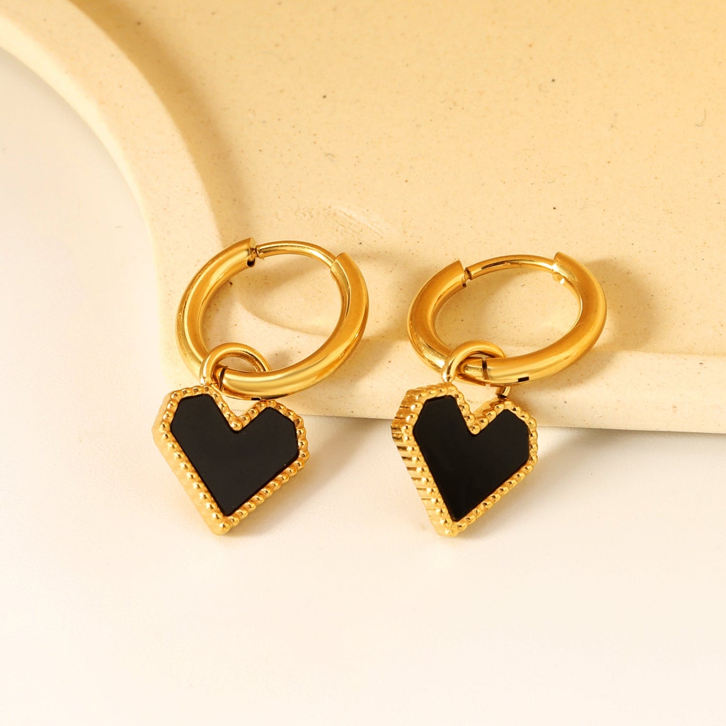 2*10mm I.D. earrings with 12.2*10.4mm heart shaped sticky white/black/red shell fittings Gold color asonjewelry