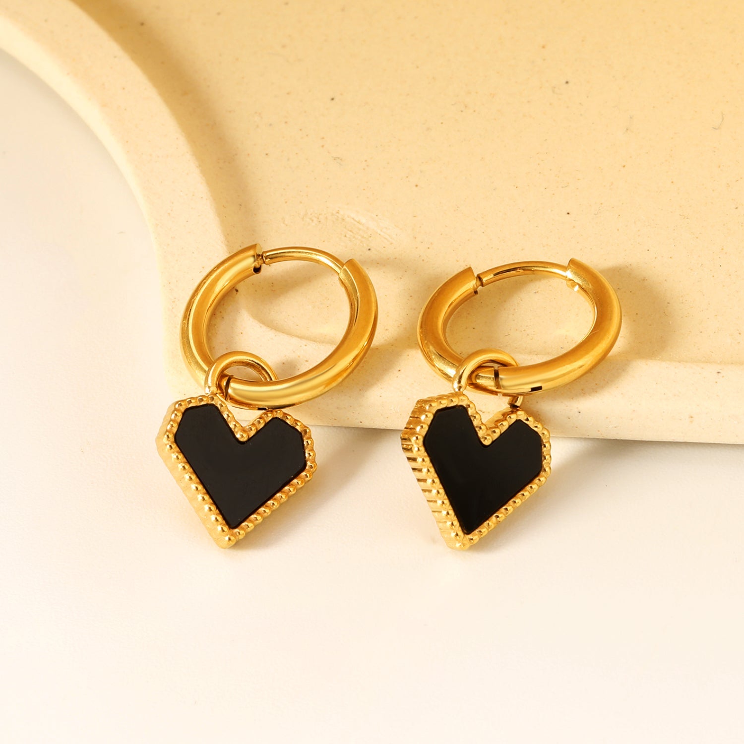 2*10mm I.D. earrings with 12.2*10.4mm heart shaped sticky white/black/red shell fittings Gold color asonjewelry
