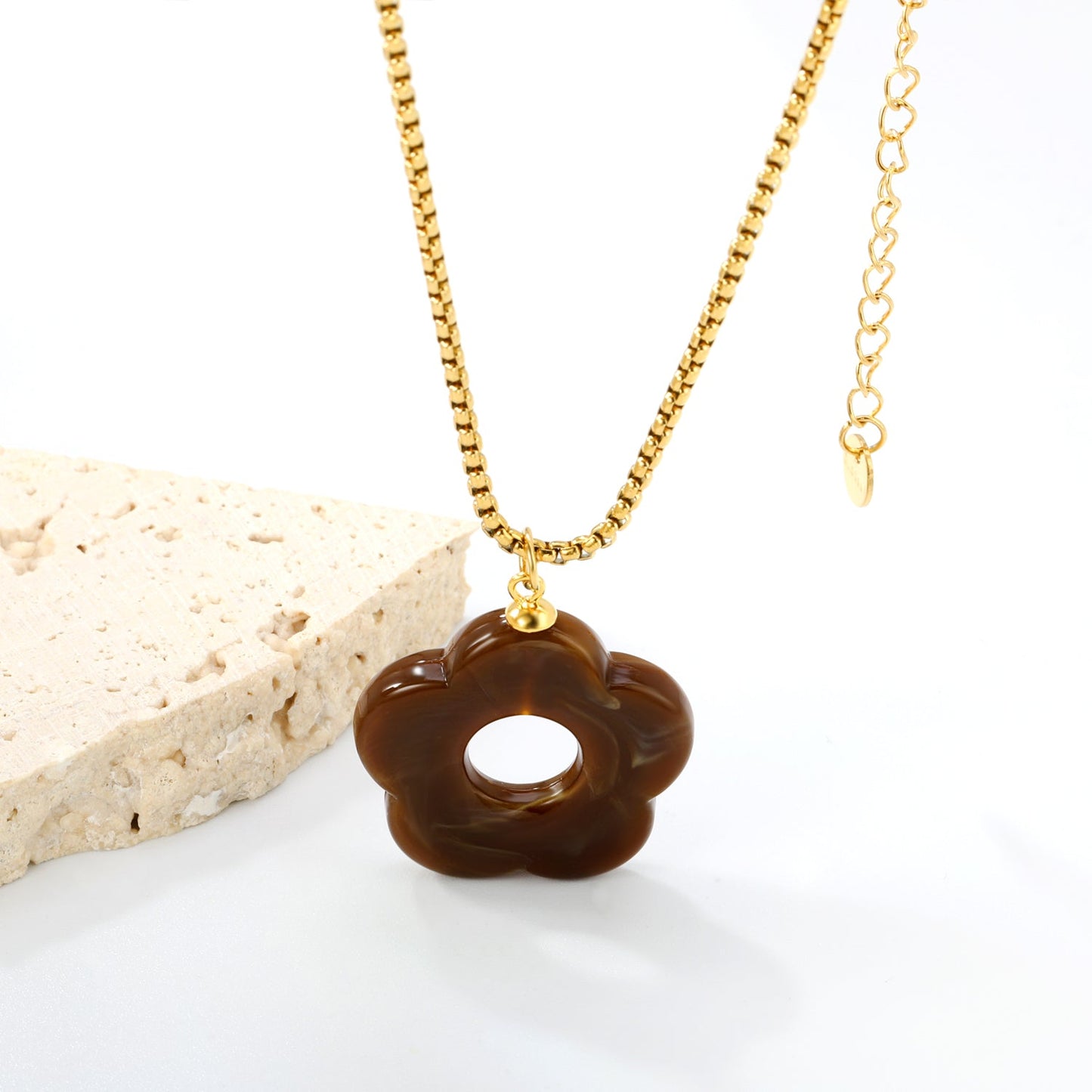 26.7mm Resin White/Red/Blue/Yellow/Coffee/Pink/Peacock Blue/Peacock Green Wreath Pendant 2.0 Square Pearl Chain*40+5cm+6mm Round Plaque Necklace GOLDEN asonjewelry