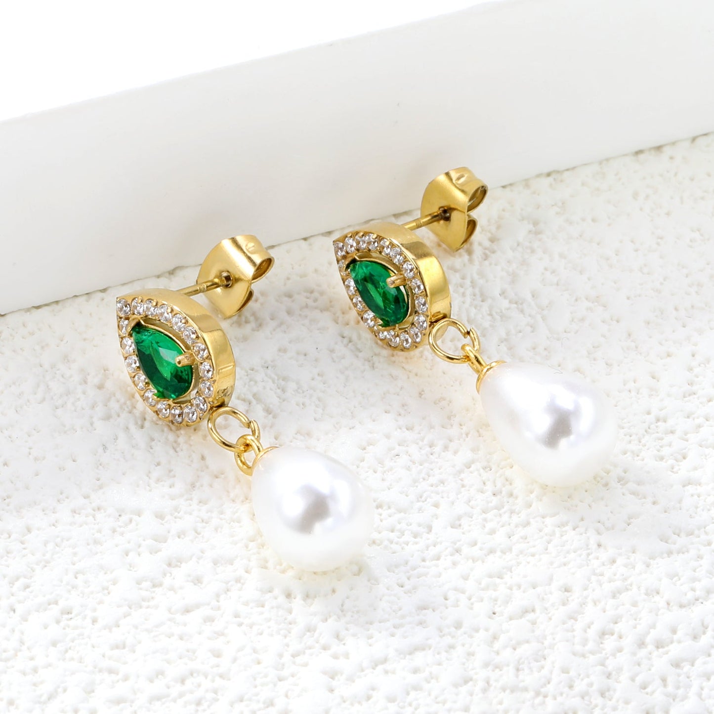 8.6*10.8mm teardrop shaped emerald green glass + CNC set white zirconium ring + 8.5*12mm teardrop shaped white imitation pearl fittings Earrings gold color asonjewelry