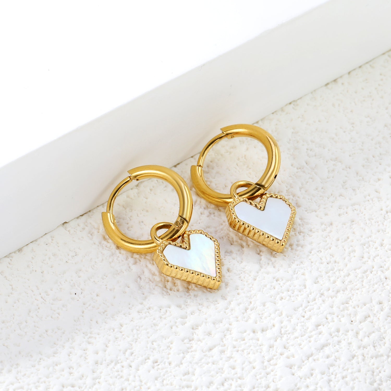 2*10mm I.D. earrings with 12.2*10.4mm heart shaped sticky white/black/red shell fittings Gold color asonjewelry