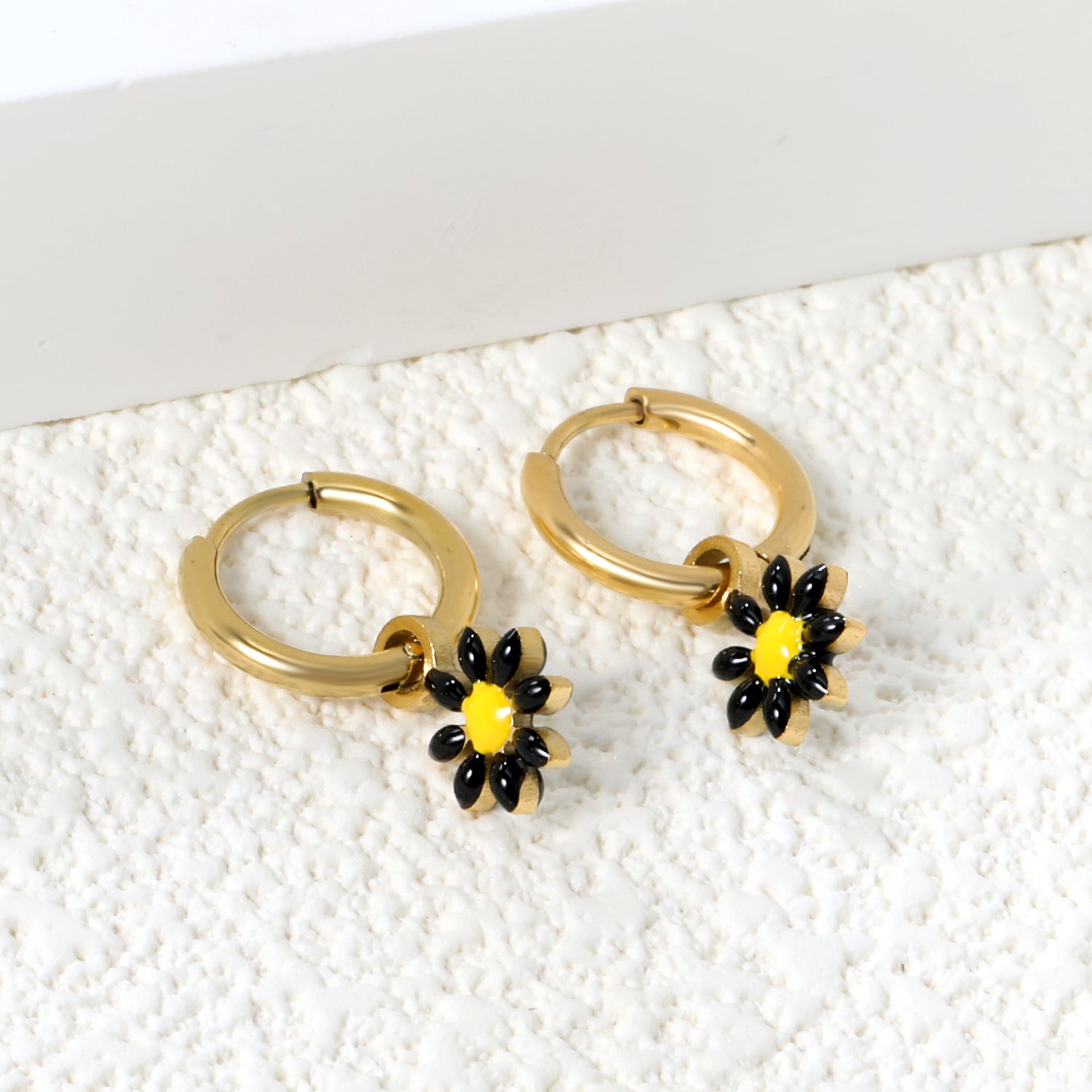 1.6x Inside Diameter 8mm Circle with 7.2mm Black & Green & Yellow & Red & Blue Daisy Earrings asonjewelry