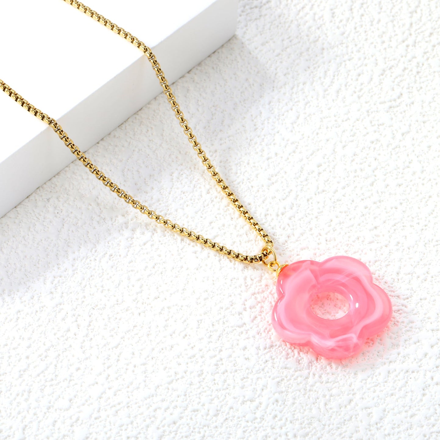 26.7mm Resin White/Red/Blue/Yellow/Coffee/Pink/Peacock Blue/Peacock Green Wreath Pendant 2.0 Square Pearl Chain*40+5cm+6mm Round Plaque Necklace GOLDEN asonjewelry