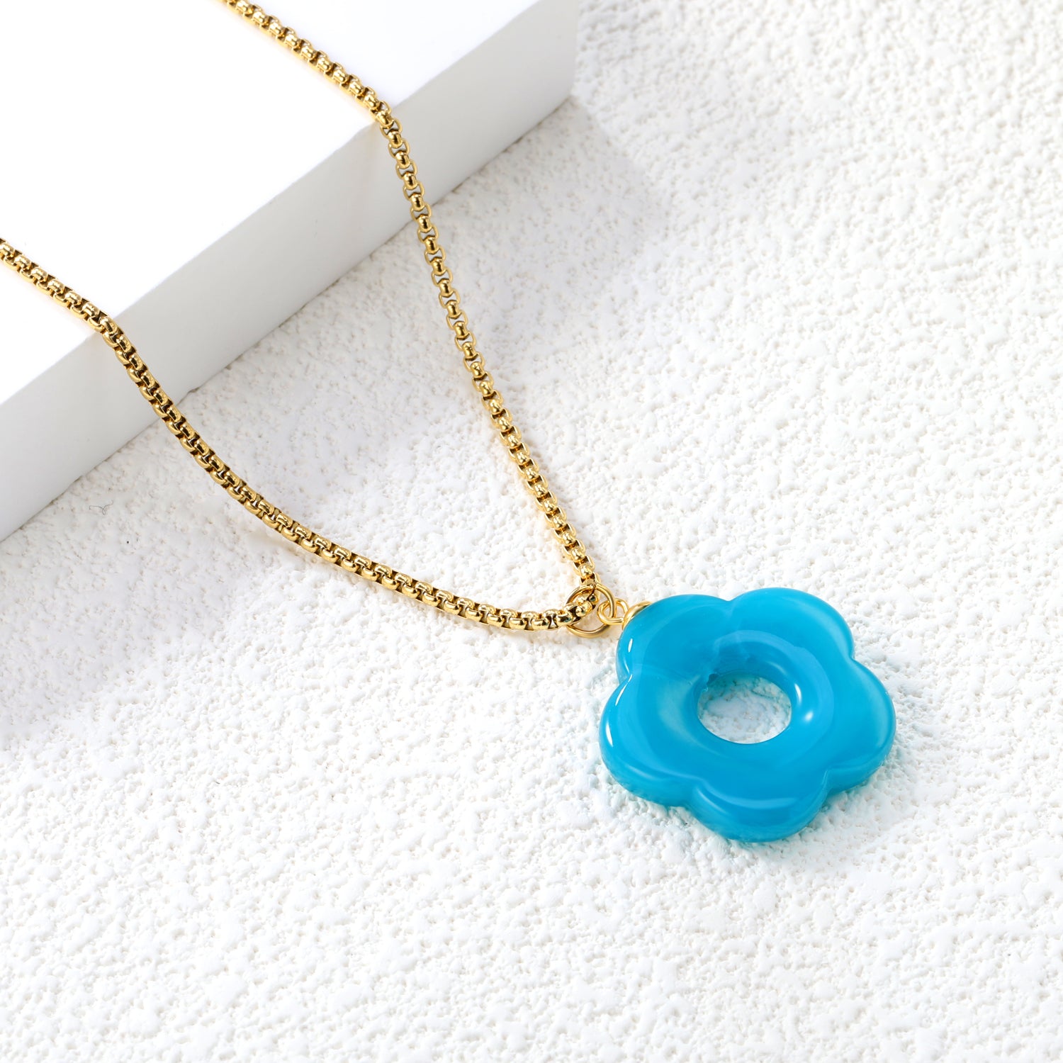 26.7mm Resin White/Red/Blue/Yellow/Coffee/Pink/Peacock Blue/Peacock Green Wreath Pendant 2.0 Square Pearl Chain*40+5cm+6mm Round Plaque Necklace GOLDEN asonjewelry