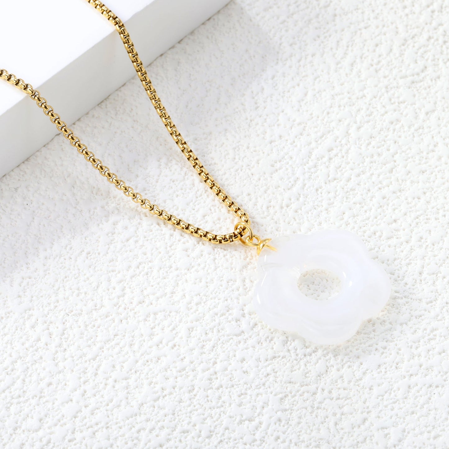 26.7mm Resin White/Red/Blue/Yellow/Coffee/Pink/Peacock Blue/Peacock Green Wreath Pendant 2.0 Square Pearl Chain*40+5cm+6mm Round Plaque Necklace GOLDEN asonjewelry