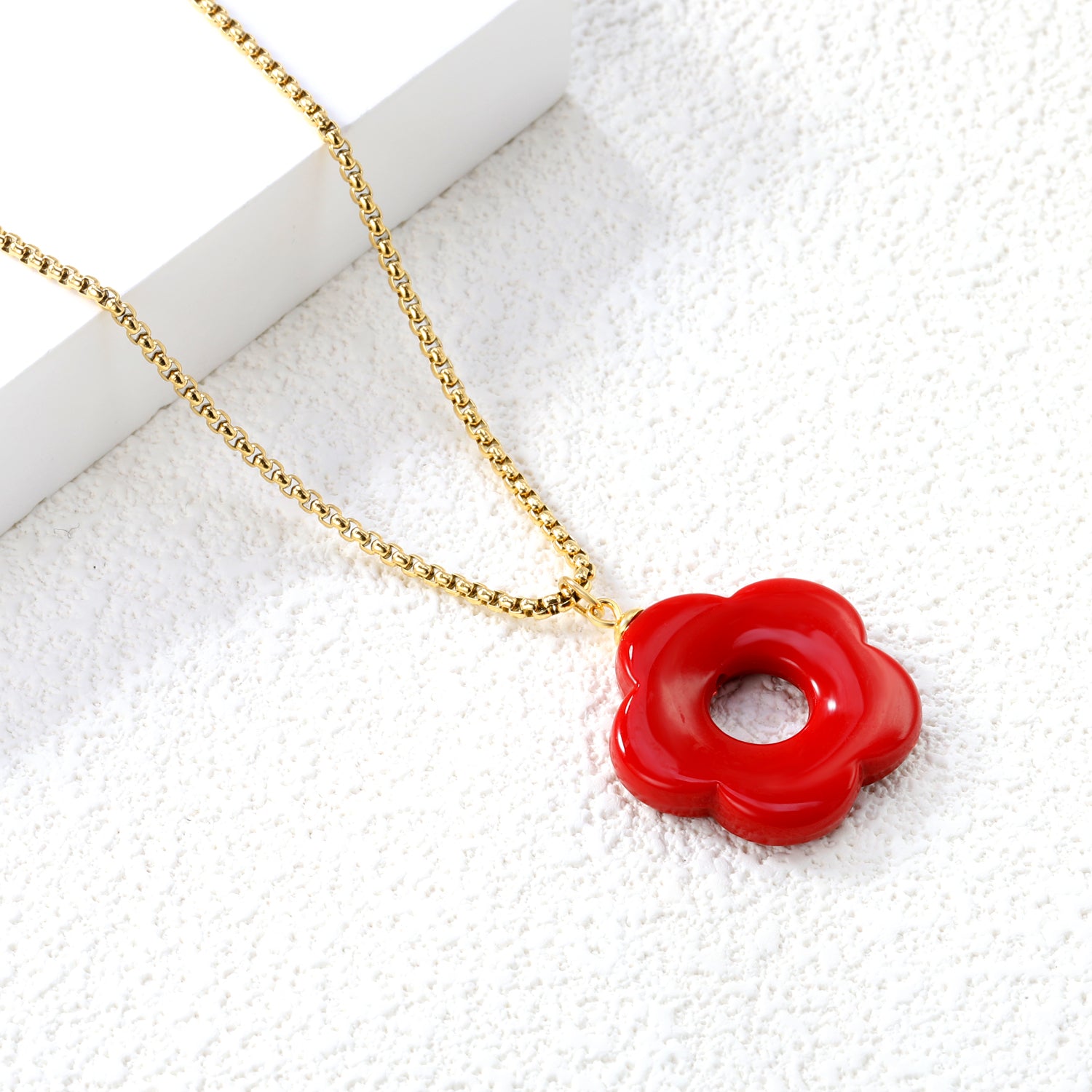 26.7mm Resin White/Red/Blue/Yellow/Coffee/Pink/Peacock Blue/Peacock Green Wreath Pendant 2.0 Square Pearl Chain*40+5cm+6mm Round Plaque Necklace GOLDEN asonjewelry