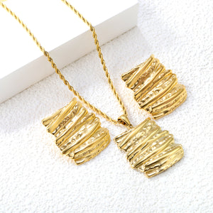 Bark set Gold-colored earrings: 27.3*28.5mm Pendant: 27.3*28.5mm 2.0 twist chain*40+5cm+6mm round tags