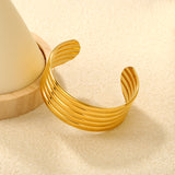 Width 29mm, inner diameter 60mm, smooth threaded bracelet, gold color