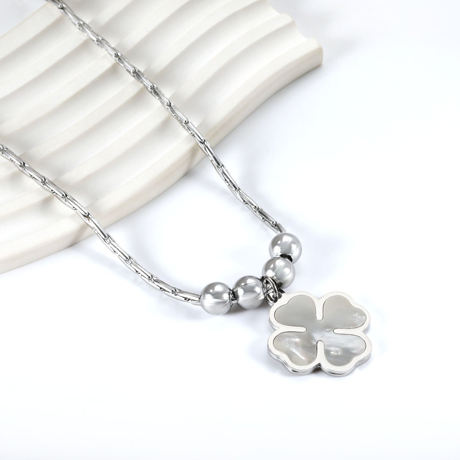 2024 New Year Clover with White Shell + 4 Steel Beads Pendant Necklace 50+5cm asonjewelry