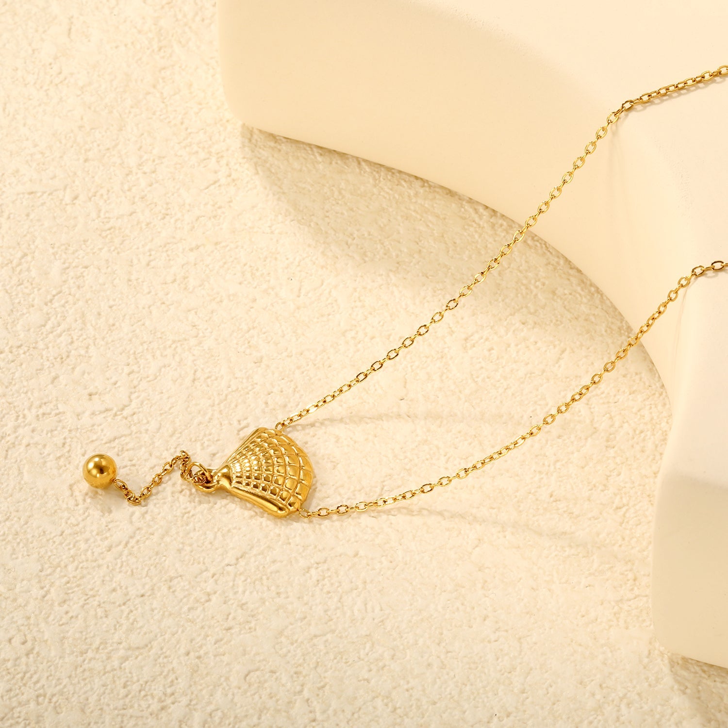 5mm round beads + 17x14mm shell, 0.35 cross chain, 40cm + 5cm + 6mm round pendant, shell and steel bead chain spaced 3cm apart, necklace, gold asonjewelry