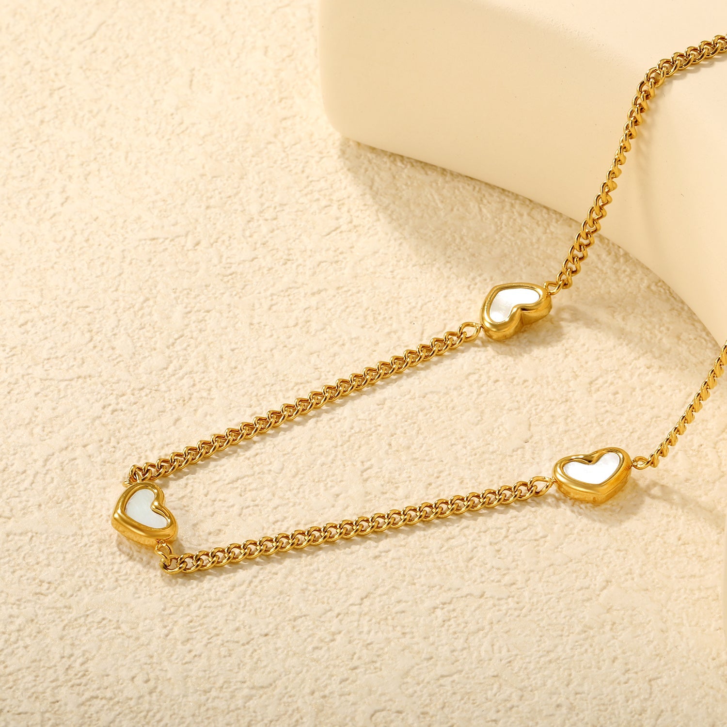 11x9mm shell heart-shaped accessory 40+5cm + 6mm round pendant necklace, gold asonjewelry