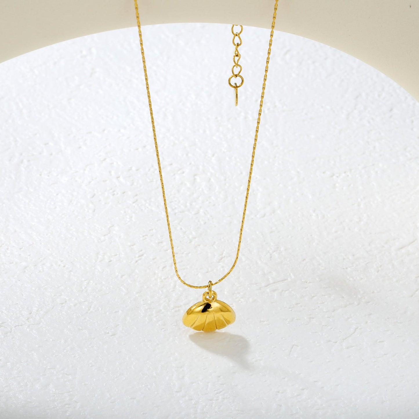 13x10mm shell pendant, 0.3 cross hammer round, 40+5cm + 6mm round tag, gold asonjewelry